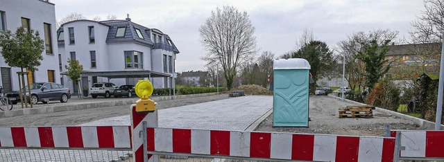 Auf dem neuen Parkplatz der Helios Ros...k fehlen noch die versprochenen Bume.  | Foto: Gerold Zink