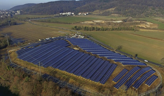 ber der ehemaligen Deponie Herten ist ein Solarpark entstanden.   | Foto: EWS Schnau