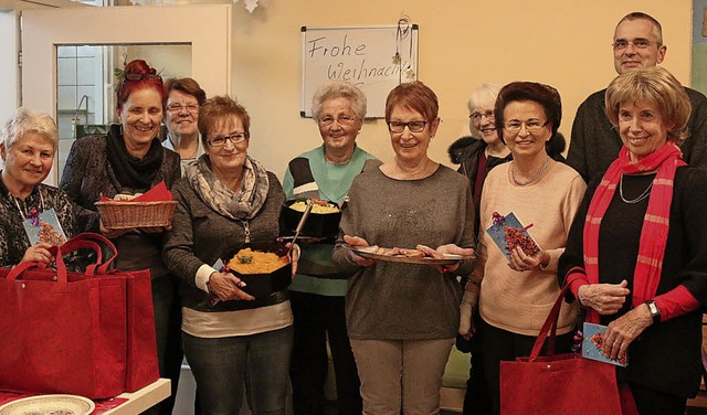 Die Frauengruppe der Freien Whler ver...Weihnachtsessen im Erich-Reisch-Haus.   | Foto: Katharina Bartsch