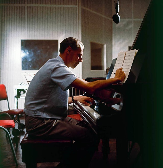 Produzent George Martin am Klavier   | Foto: Universal Music Archive/Amelia Troubridge