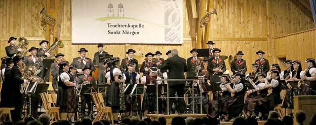 Eine Zeitreise bot die Trachtenkapelle...esuchern bei ihrem Weihnachtskonzert.   | Foto: Heinrich Fehrenbach