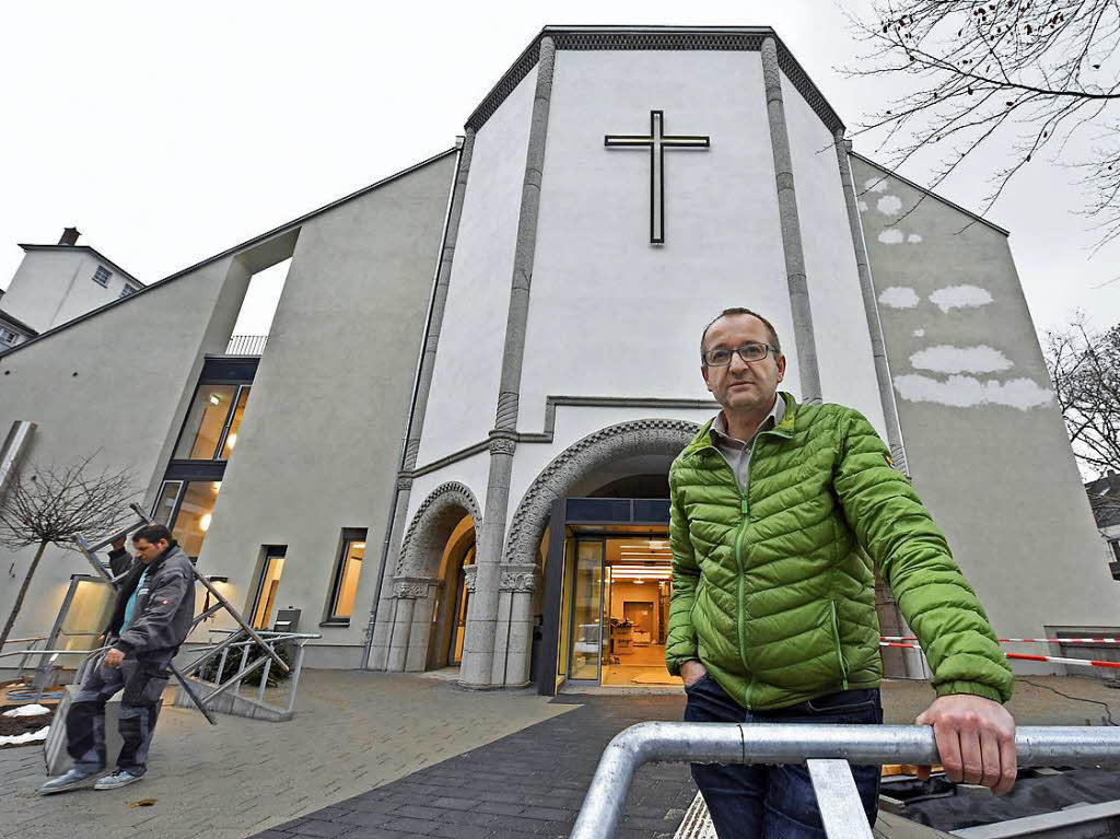 Diakon Norbert Aufrecht hat seinen ersten Gottesdienst in der frisch sanierten Kirche schon hinter sich – und freut sich auf weitere.