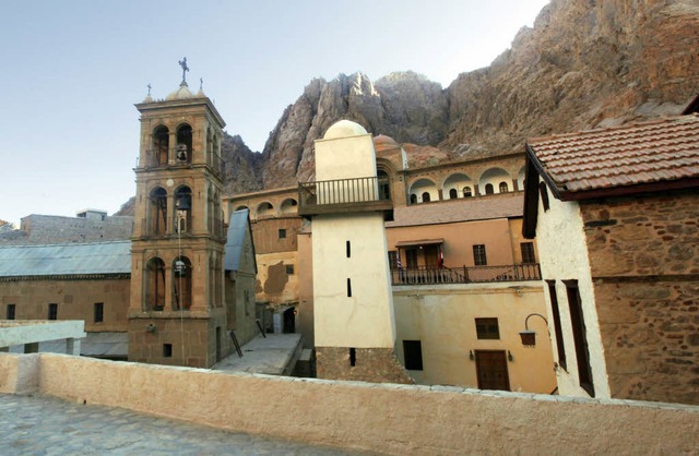 Das Katharinen-Kloster auf dem Sinai &... mehr als 3000 wertvolle Manuskripte.   | Foto: dpa