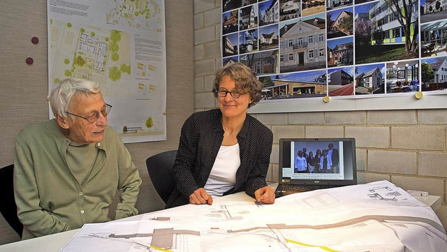 Ingrid und Ulrike Gerth blicken auf vi...ojekte im Laufe von 50 Jahren zurck.   | Foto: volker mnch