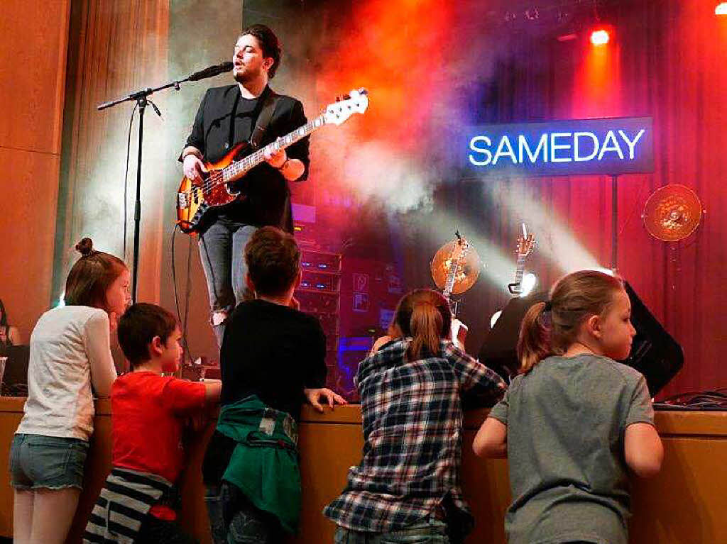 Die Band Sameday Records begeisterte am Mittwochabend im ausverkauften Bad Sckinger Kursaal die Besucher.