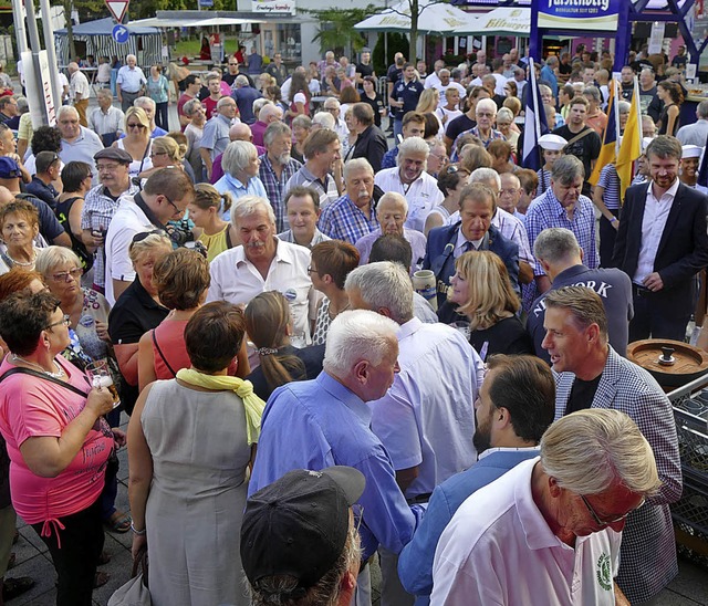 Rheinfelden feiert 50 Jahre Trottoirfe...z in einer groen Menschenmenge statt.  | Foto: Archiv: Ingrid Bhm-Jacob