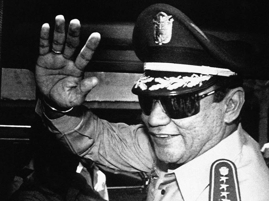 Als Militrmachthaber regierte Manuel Noriega das zentralamerikanische Panama fast sechs Jahre mit harter Hand. Der einstige US-Verbndete fiel 1989 wegen Verbindungen zu einem kolumbianischen Drogenkartell in Ungnade und wurde bei einer US-Militrintervention gestrzt. Danach sa der Schreckensherrscher in den USA, Frankreich und seiner Heimat im Gefngnis, bis er wegen einer Hirnerkrankung in ein Krankenhaus entlassen wurde, wo er am 29. Mai mit 83 Jahren verstarb.