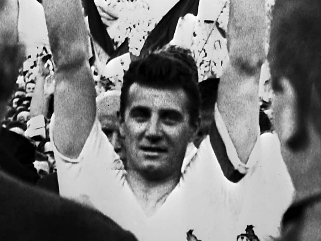 Hans Schfer  war 1954 einer der Helden von Bern, als die deutsche Fuball-Nationalmannschaft den Weltmeistertitel holte. Als Trainer fhrte „de Knoll“ den FC Kln 1962 und 1964 zum Meistertitel. Im Jahr 1963 wurde der 2017 im Alter von 90 Jahren verstorbene Klner  zu Deutschlands Fuballer des Jahres gewhlt.