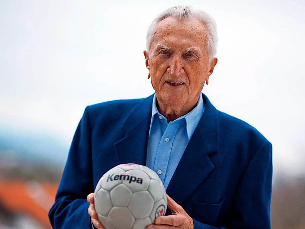 Der Erfinder des Kempa-Tricks, Handball-Legende Bernhard Kempa verstarb im Alter von 96 Jahren.