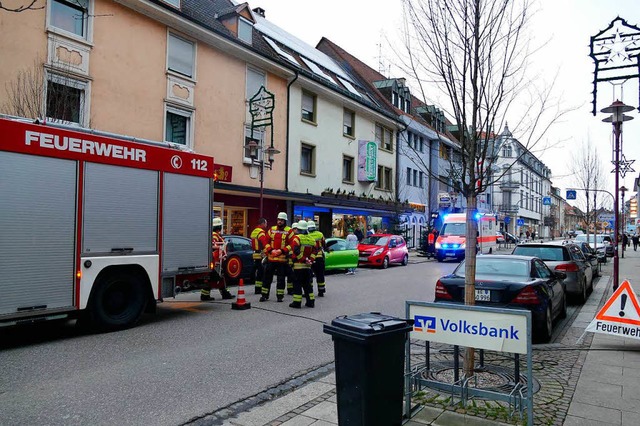 Die Feuerwehr war mit zwei Fahrzeugen im Einsatz  | Foto: Verena Pichler 