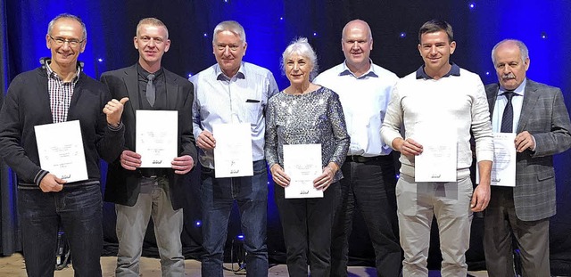 Ehrung der Jubilare auf der Weihnachts...al GmbH Maschinenbau + Processtechnik   | Foto: Firma Ystral