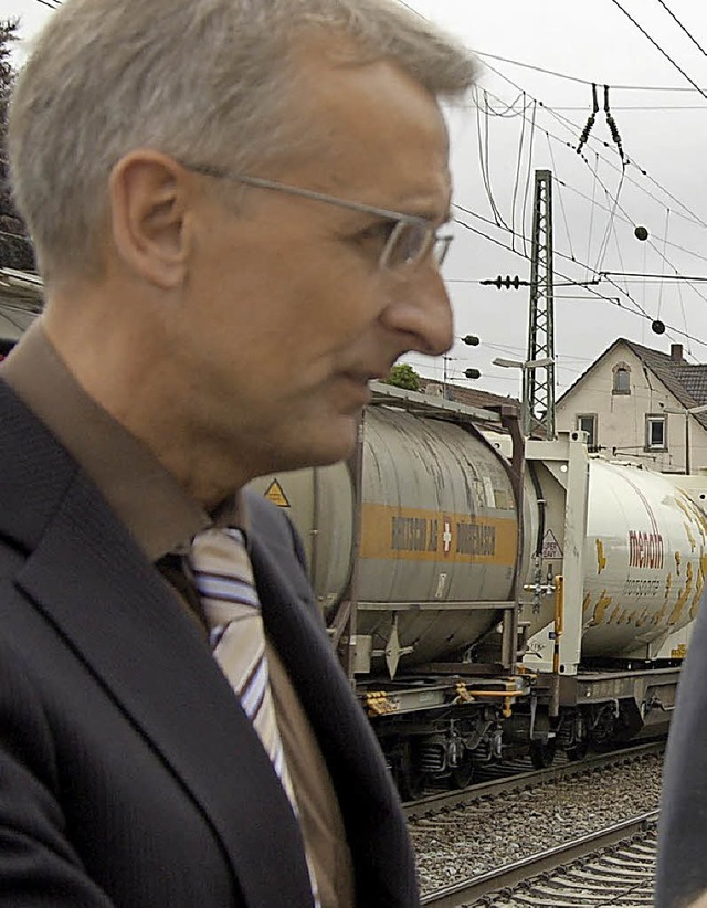 Die Gefahrgutzge am Bahnhof Efringen-...el&quot; an Staatssekretr  Ferlemann.  | Foto: vl/ebi/Privat/Schtz