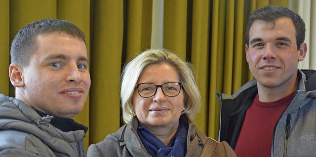 Friederike Achenbach mit Pavel (links)...en, die bis 1. Januar bei ihr wohnen.   | Foto: Lauber
