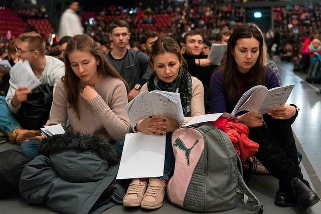 17 000 junge Christen treffen sich in Basel zum Singen und Beten
