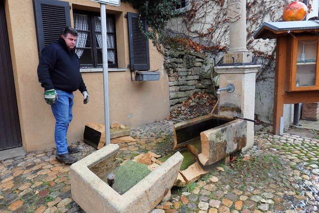 Zunzinger Dorfbrunnen zerstrt - Anwohner hren furchtbaren Knall