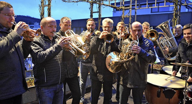 Die Turmblser spielten Lieder zum Mitsingen.   | Foto: Barbara Ruda