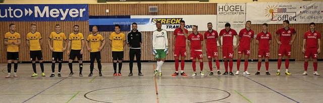 Der SC Wyhl (in den gelben Trikots) un...SC traten im Finale gegeneinander an.   | Foto: Helmut Hassler