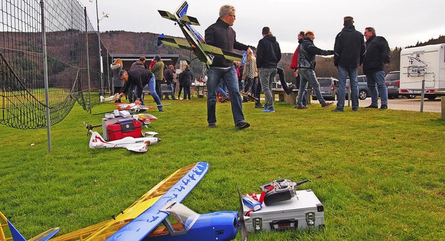 Fluggerte gab es zu bestaunen beim tr...fliegen der Modellfluggruppe Wieslet.   | Foto: Poppen