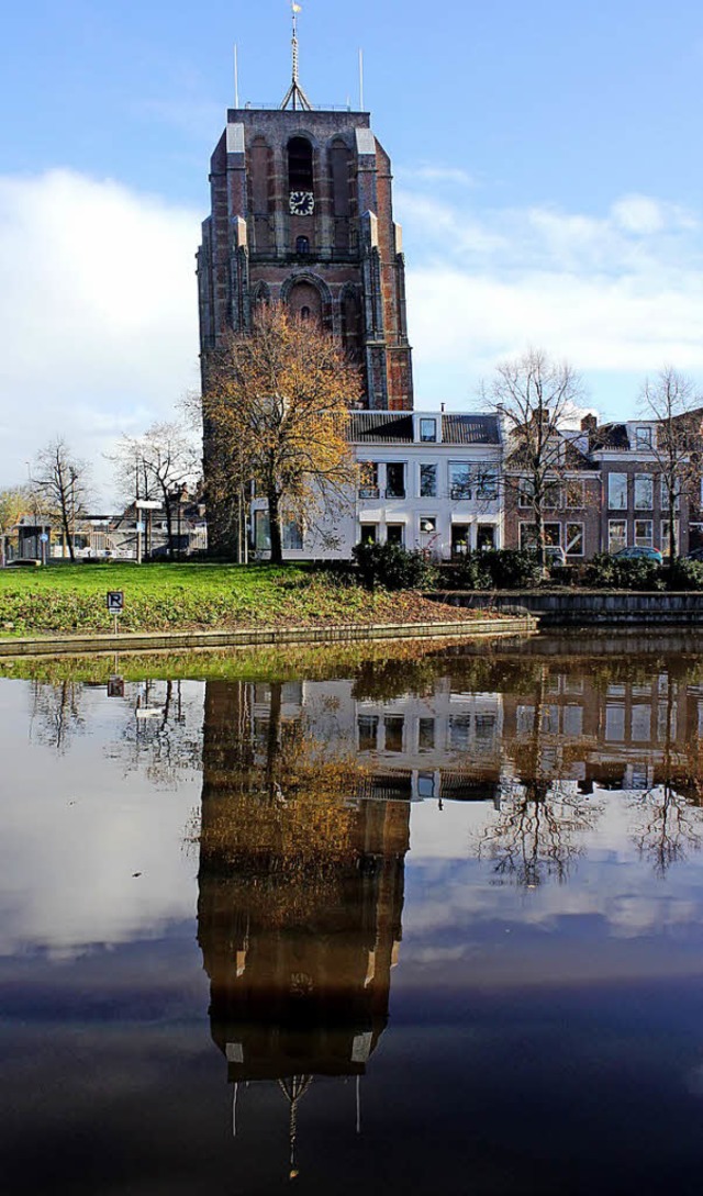 Schiefes Wahrzeichen von Leeuwarden: der Oldehove-Turm  | Foto: Bernd F. Meier