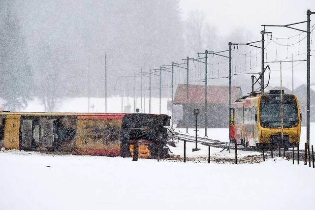 Sturmbe wirft Bahn im Kanton Bern um – mehrere Verletzte