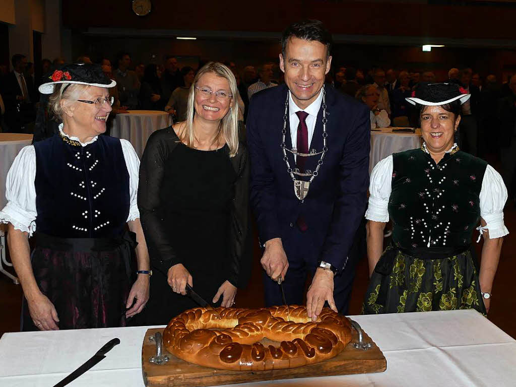 Gut gelaunt begrten die Brgerinnen und Brger der Gemeinde Kirchzarten im Kurhaus das neue Jahr.
