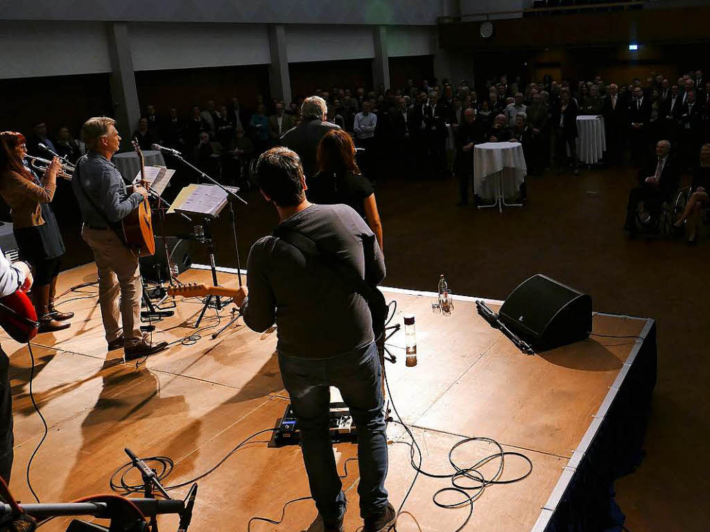 Gut gelaunt begrten die Brgerinnen und Brger der Gemeinde Kirchzarten im Kurhaus das neue Jahr.