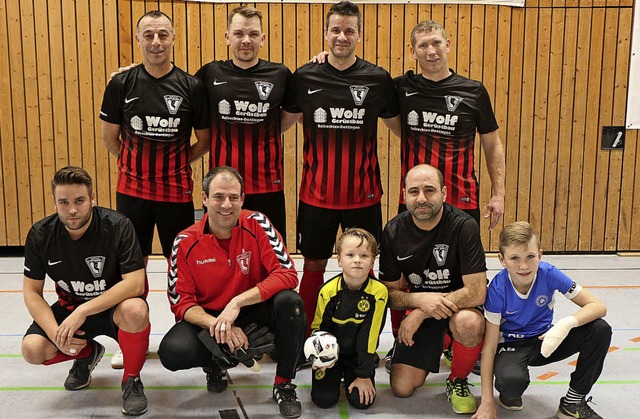 Die Mannschaft des SV RW Ballrechten-D...en&#8220; in der Endinger Stadthalle.   | Foto: Helmut Hassler