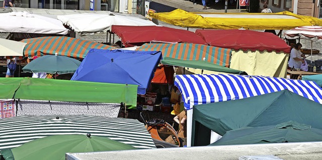 Ein Marktplatz voller Stnde &#8211; d... Jahren; das wird im August gefeiert.   | Foto: Sylvia-Karina Jahn