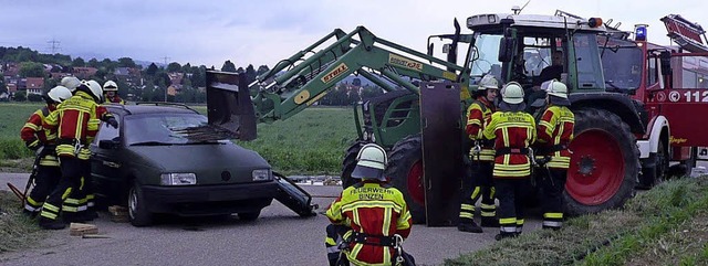 Die Binzener Feuerwehr &#8211; hier be...npapier fr ihre Arbeit prsentiert.    | Foto: privat