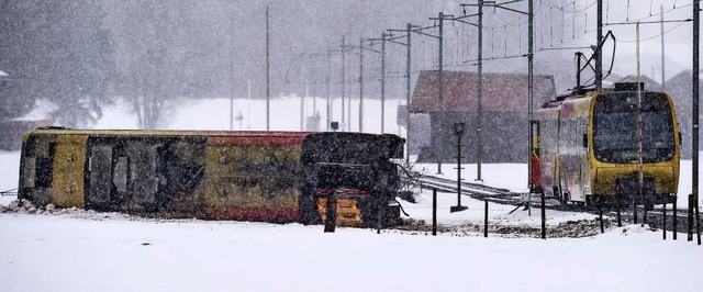 In Lenk im Berner Oberland hob eine Wi...Acht Menschen wurden leicht verletzt.   | Foto: dpa