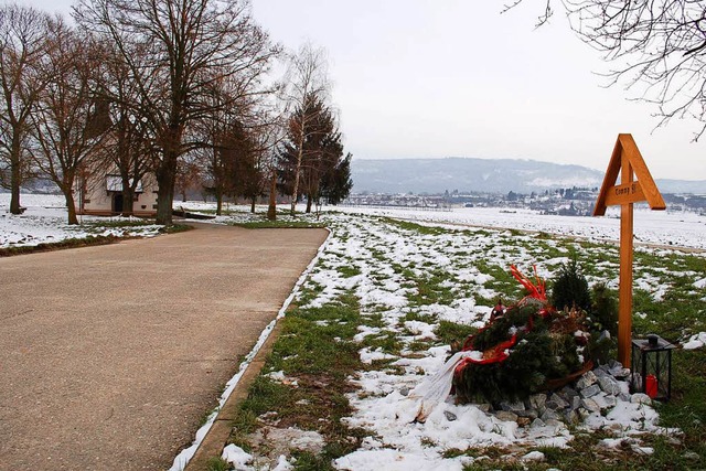 Bekannte haben um die Jahreswende 2012...rovisorische Gedenksttte errichtet.    | Foto: Archivfoto: Hubert Rderer