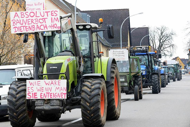 Landwirte protestieren gegen die Bebauung des Dietenbach-Gelndes.  | Foto: Rita Eggstein