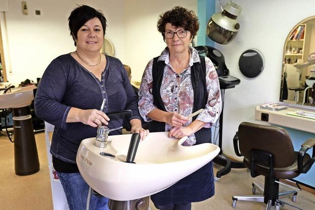 Im Friseursalon geht’s weiter