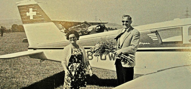 Fredi Birri und Edith Moser begren 1966 die ersten Flugzeuge in Schupfart.   | Foto: Privat