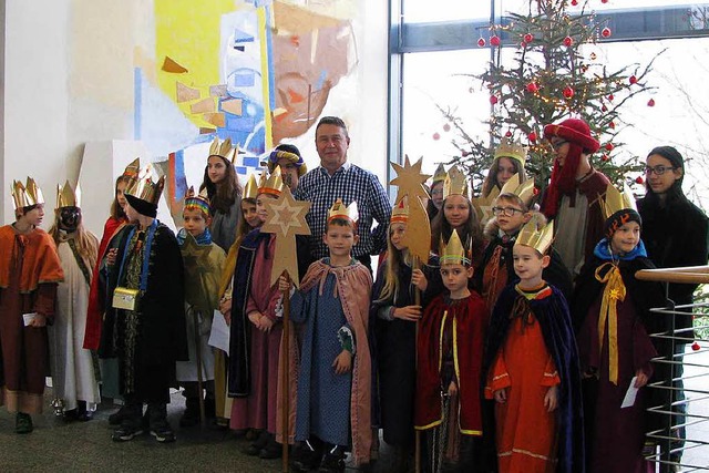 In Efringen-Kirchen besuchten die Sternsinger Brgermeister Philipp Schmid.  | Foto: Rathaus Efringen-Kirchen