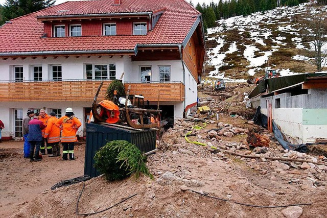 Ein Haus in Menzenschwand ist vom Gerll getroffen worden.  | Foto: Sebastian Barthmes