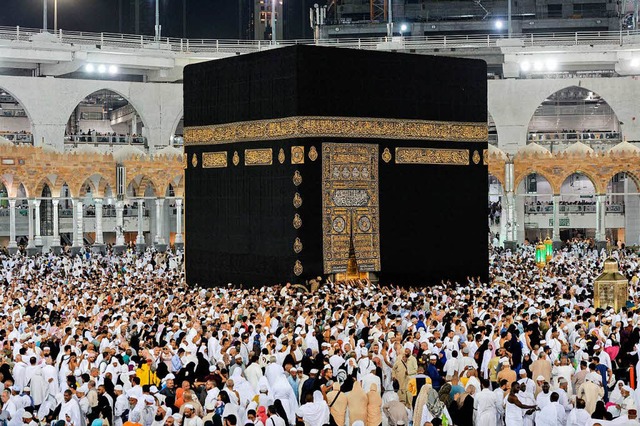 Das Zentrum aller Muslime: die Kaaba im Mekka.  | Foto: dpa