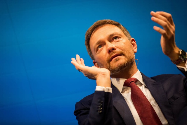 Christian Lindner beschwrt den Geist ...ng seiner vielfach totgesagten Partei.  | Foto: dpa