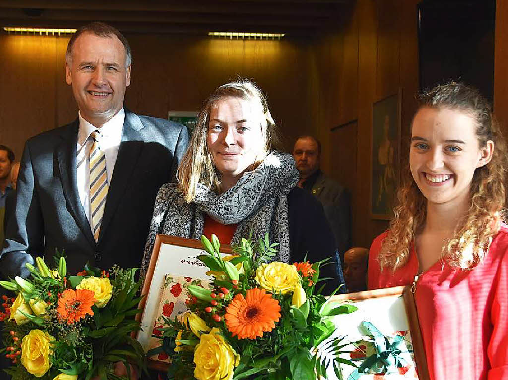 Lob und Anerkennung erhielten  Jessica Bhler aus Norsingen (rechts) und Marina Friedrich aus Kirchhofen. Sie gehren in Baden-Wrttemberg zu den besten Ihres  Handwerks.