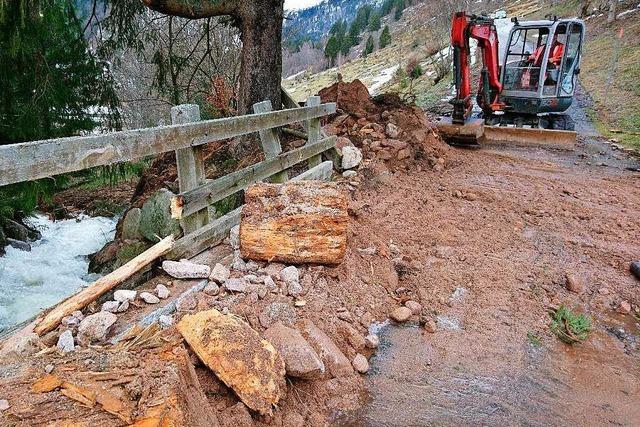 Aufrumarbeiten nach Hochwasser laufen - Zweistellige Temperaturen erwartet