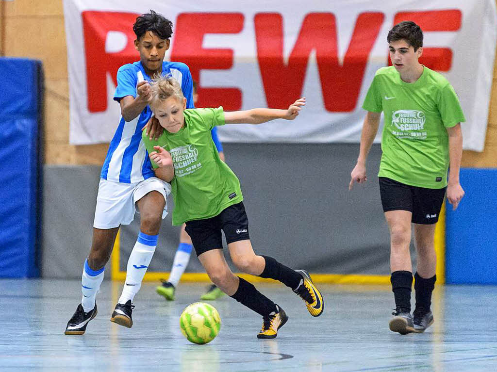 Drei Tage lang spielten die Jugendteams beim Hallenmasters des SV Schopfheim. Clubs von Weil ber Lrrach, das Wiesental und bis in den Klettgau waren vertreten.