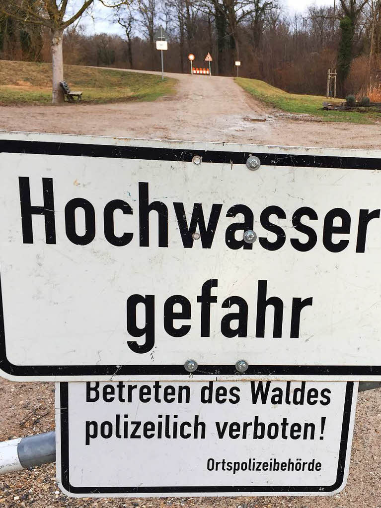 Warnschild am Rheinwald