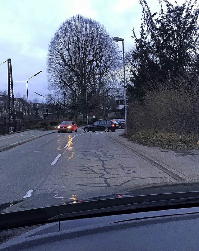 In der Falle: Autofahrer mssen vor de...&#8211; Sparkassen-Tiefgarage wenden.   | Foto: Glatt