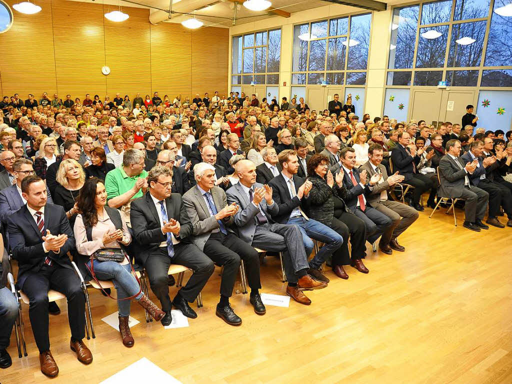 Im Rahmen des Neujahrsempfangs der Gemeinde Hartheim am Rhein wurde der neue Brgermeister Stefan Ostermaier in der bervollen Seltenbachhalle in Feldkirch offiziell ins Amt eingefhrt.