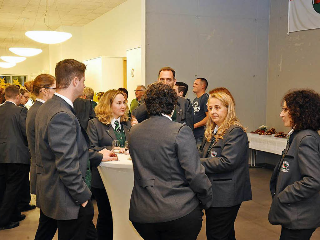 Gespannte Gesprche im Foyer