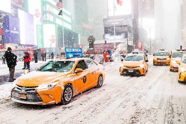 Auch am Times Square in New York ist es in diesen Tagen eisig.  | Foto: dpa