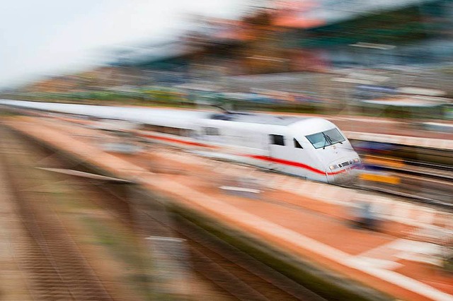 2017 verpassten zwei ICEs ihren Halt in Wolfsburg.  | Foto: dpa