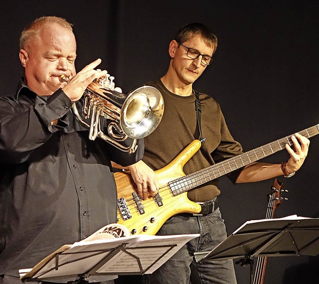 Mit weichem Klang, entspanntem Sound u...azzigen Neujahrskonzert im Dorfstbli.  | Foto: Roswitha Frey