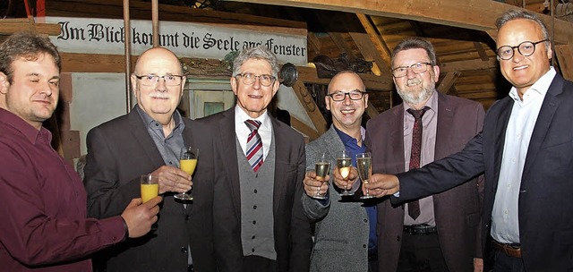 Ein Prosit  auf ein besseres Jahr der ...er, Roland Hirsch und Karl-Rainer Kopf  | Foto: WOLFGANG BECK