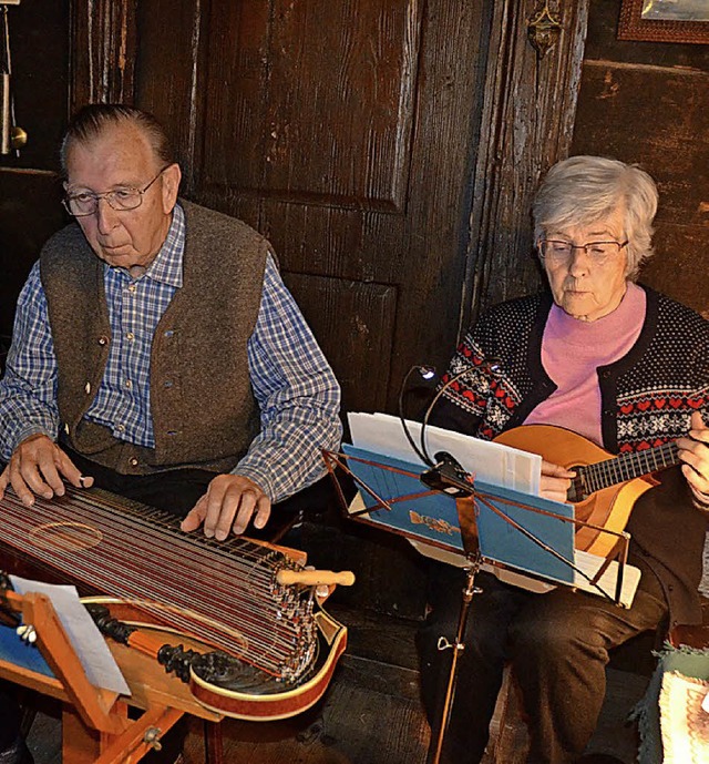 Ilse und Rudolf Ro erfreuten die Zuh...ischer Musik fr Zither und Mandoline.  | Foto: Sahli